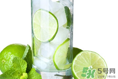 檸檬水可以用熱水泡嗎？檸檬水用涼水泡還是熱水泡？