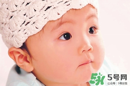 寶寶能穿羽絨服嗎？寶寶多大可以穿羽絨服？