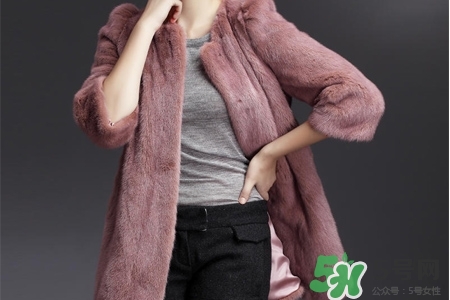 冬天穿羽絨服暖和還是貂皮暖和？貂皮和羽絨服哪個暖和？