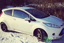 冬天早上車玻璃上的冰霜怎么弄？冬天早上車玻璃上的霧怎么弄？
