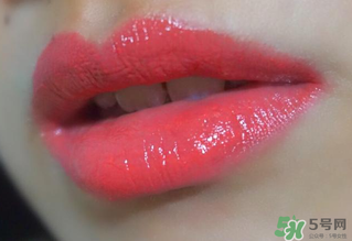 ysl和香奈兒口紅哪個好？ysl52和香奈兒43對比