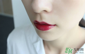 圣羅蘭唇釉怎么涂？ysl唇釉怎么涂好看？
