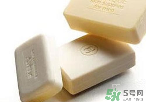 硫磺皂可以洗頭嗎？怎么用硫磺皂洗頭