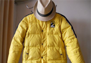 新羽絨服有味道怎么辦？新買的羽絨服怎么洗除味？