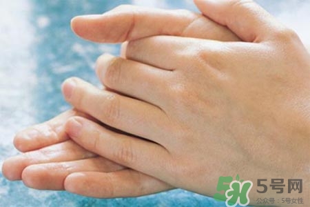 冬天洗衣服手冷怎么辦？教你洗衣不傷手的6妙招