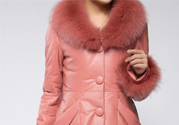 冬天穿皮衣和羽絨服哪個更保暖？冬天穿皮衣好還是羽絨服好？
