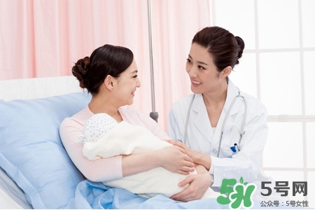 冬天哺乳穿什么？冬天哺乳期穿什么衣服喂奶好？