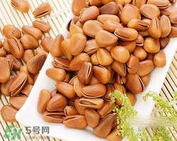 松子和核桃哪個(gè)營養(yǎng)價(jià)值更高？松子和核桃哪個(gè)更容易發(fā)胖？