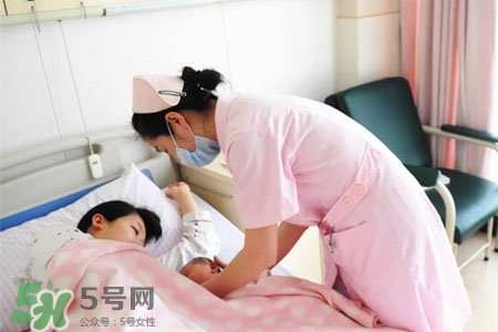 喂母乳為什么會(huì)胸部下垂？正確哺乳不會(huì)導(dǎo)致胸部下垂