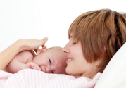 喂母乳為什么會胸部下垂？正確哺乳不會導致胸部下垂