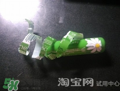小甘菊唇膏小孩能用嗎？herbacin賀本清小甘菊唇膏小孩可以用嗎？