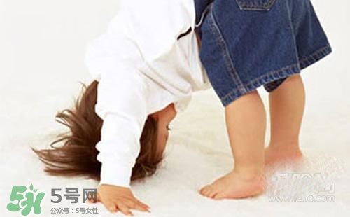 寶寶喜歡撞頭是怎么回事？寶寶喜歡撞頭怎么辦？