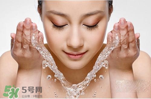 封閉性粉刺用什么洗臉？封閉性粉刺怎么洗臉？
