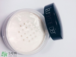 laura羅拉散粉和紀(jì)梵希散粉哪個(gè)好？羅拉和紀(jì)梵希散粉對(duì)比