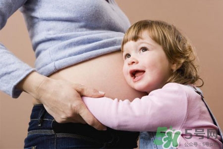 母乳和奶粉混合喂養(yǎng)好嗎？母乳和奶粉可以混在一起吃嗎？