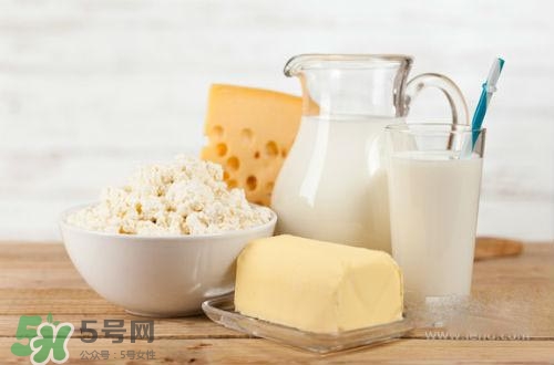 長(zhǎng)痘痘補(bǔ)充什么維生素？長(zhǎng)痘痘補(bǔ)充維生素b嗎？