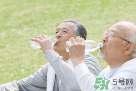 老年人免疫力低下吃什么好？老人免疫力低下吃什么好？