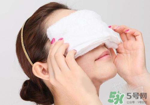 眼皮跳是冷敷還是熱敷？眼皮跳怎么辦？