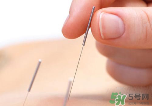 眼皮跳是冷敷還是熱敷？眼皮跳怎么辦？
