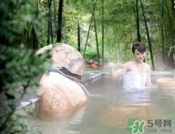 來(lái)月經(jīng)可以泡溫泉嗎？泡溫泉來(lái)月經(jīng)了怎么辦？