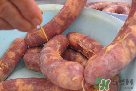 灌香腸一斤肉放多少鹽？10斤肉灌香腸放多少鹽？