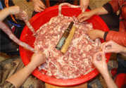 灌香腸的腸衣是什么？香腸的腸衣是什么做的？