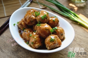 肉丸子可以用面粉嗎？肉丸子用什么粉？