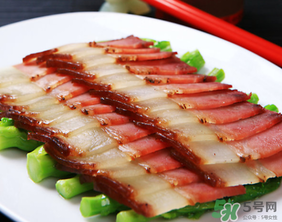 腌肉發(fā)霉了還能吃嗎？腌肉長霉怎么辦？