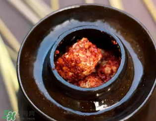霉豆腐發(fā)黑還能吃嗎？霉豆腐長黑點(diǎn)還能吃嗎？