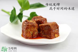 霉豆腐發(fā)黑還能吃嗎？霉豆腐長黑點(diǎn)還能吃嗎？