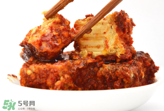 霉豆腐發(fā)黑還能吃嗎？霉豆腐長黑點(diǎn)還能吃嗎？