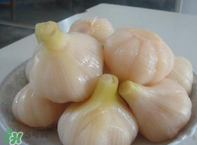 腌大蒜變綠還能吃嗎？大蒜腌制后變綠能吃嗎？