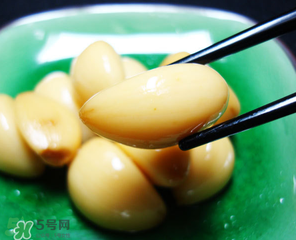腌大蒜變綠還能吃嗎？大蒜腌制后變綠能吃嗎？