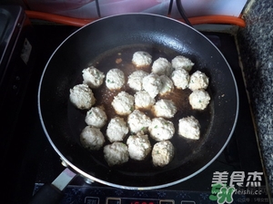 肉丸子可以用面粉嗎？肉丸子用什么粉？