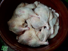 腌鴨腿放多少鹽？腌鴨腿要多少鹽一斤？