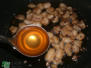 熬豬油為什么要加水？熬豬油水放多了怎么辦？