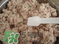做藕丸子要放多少鹽？一斤藕做藕圓子放多少鹽合適？