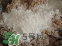做藕丸子要放多少鹽？一斤藕做藕圓子放多少鹽合適？