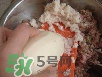 做藕丸子要放多少鹽？一斤藕做藕圓子放多少鹽合適？