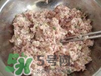 做藕丸子要放多少鹽？一斤藕做藕圓子放多少鹽合適？