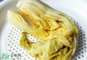 腌酸菜放多少鹽？腌酸菜放鹽比例
