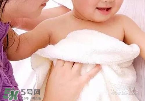 寶寶拉肚子發(fā)燒39度會(huì)燒壞腦子嗎？寶寶拉肚子發(fā)燒39度怎么辦？
