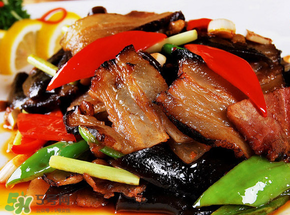 臘肉蒸什么菜好吃？蒸臘肉放什么材料好吃？