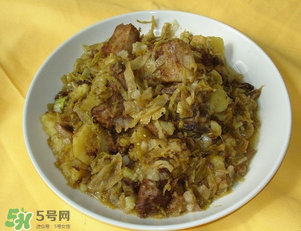 酸菜臭了還能吃嗎？酸菜臭了對身體有害嗎？