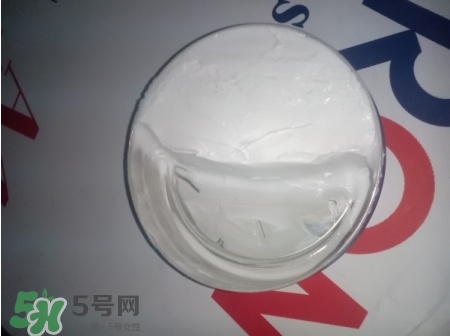 妮維雅藍罐怎么乳化？妮維雅藍罐面霜好用嗎？