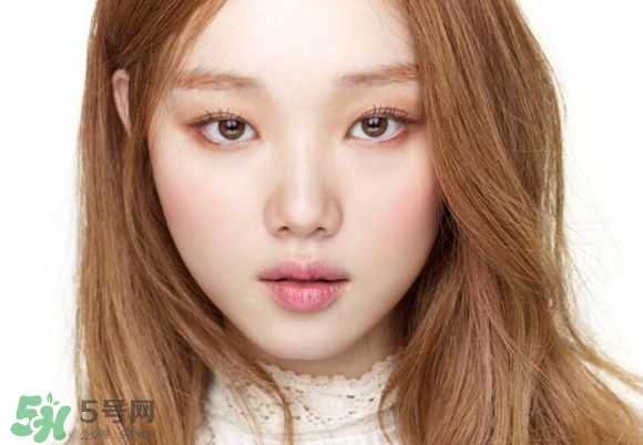 李圣經(jīng)妝容怎么化？李圣經(jīng)仿妝教程