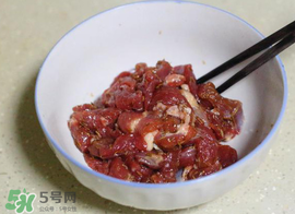 ?羊肉腌制多長(zhǎng)時(shí)間？羊肉怎么腌才嫩？