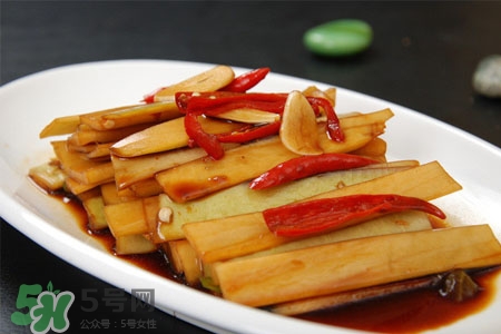 酸蘿卜用陳醋還是白醋？泡酸蘿卜白醋和水比例