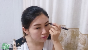 液體眉筆怎么用？液體眉筆使用方法