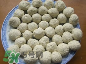 豆腐丸子散了怎么辦？豆腐丸子怎么做不散？
